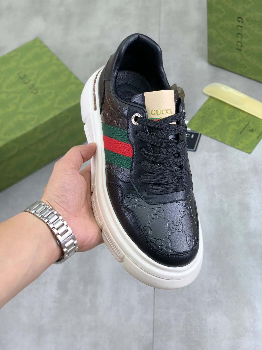 Men's shoes 💰P400💰[New style]🆘 The latest model from Gucci GUCCI official website🎁Classic casual and fashionable men's shoes👟Best model💥The style is simple and elegant, exclusive for trendy men. Unique official website latest brand elements👑Gucci original decoration, fashionable and generous, original soft calfskin fabric➕Comfortable soft first-layer pigskin lining ✅The official website specifies wear-resistant casual outsole, the classic model is photographed in real life🎬Color: 2️⃣colors available😍Number of codes: 38-44